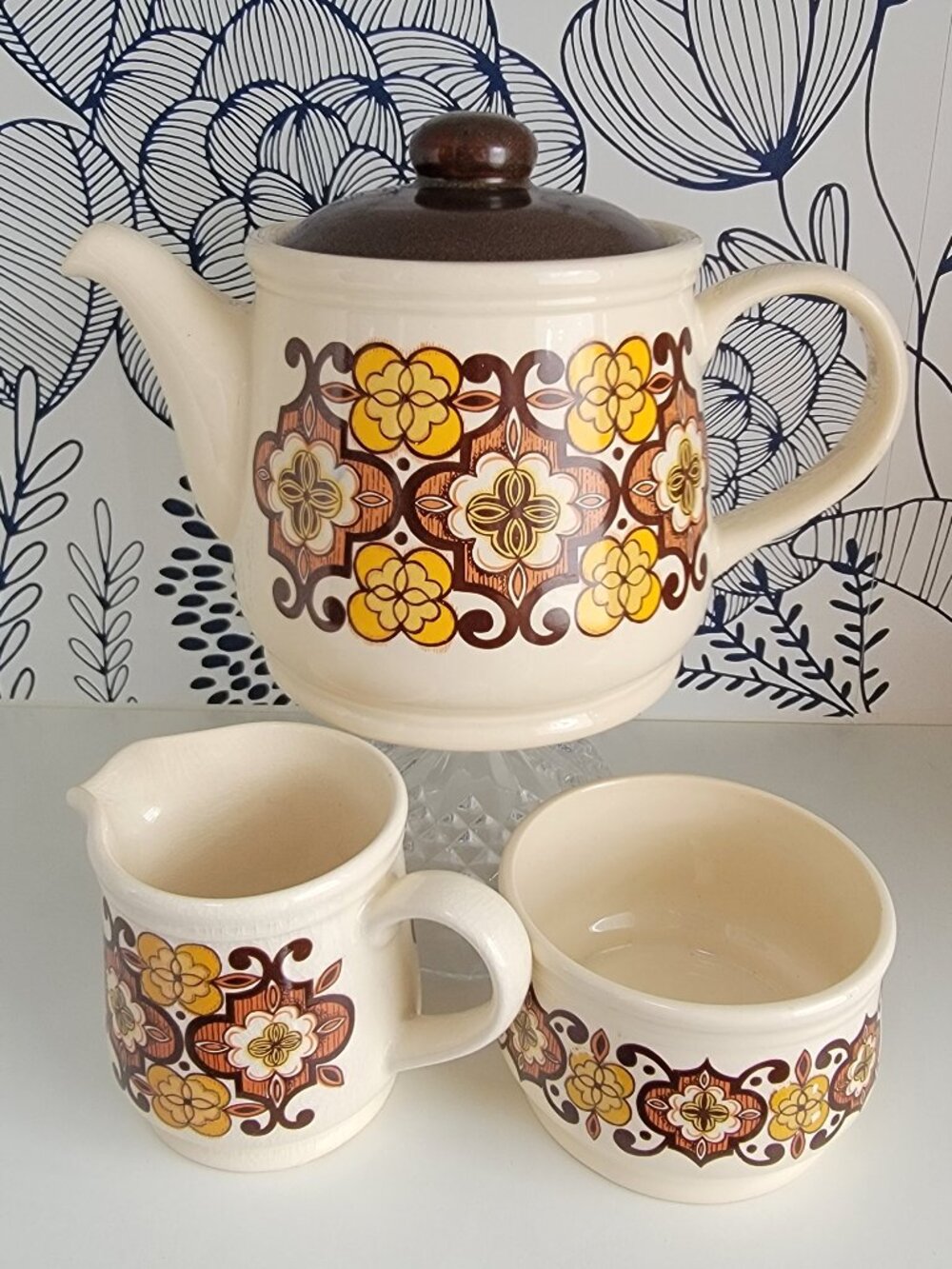 Sadler teapot creamer and sugar set; 70's decor brown & yellow, MCM